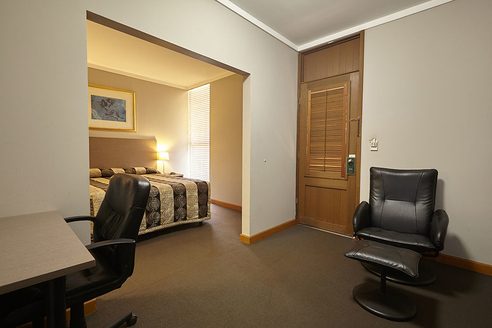 Seasons Hotel Newman Luaran gambar